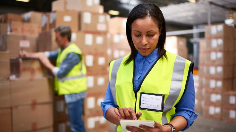 Supporting people at the heart of logistics professions: the keys to building loyalty, relieving and promoting career development